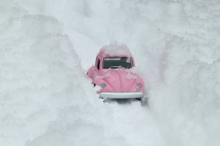 Schnee Auto Verkehr Schneechaos VW Käfer