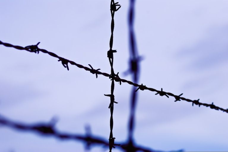 Stacheldraht Gitter Konzentrationslager Hitlerzeit Dachau Gedenkstätte Nationalsozialismus